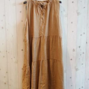 Halter linnen midi jurk met volants – mouwloos – met slipt aan twee kanten – kleur CAMEL – Maat 40/42