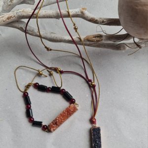 Handgemaakte edelsteen set ketting en armband – roze en zwart kwarts – granaat en toermalijn 2st